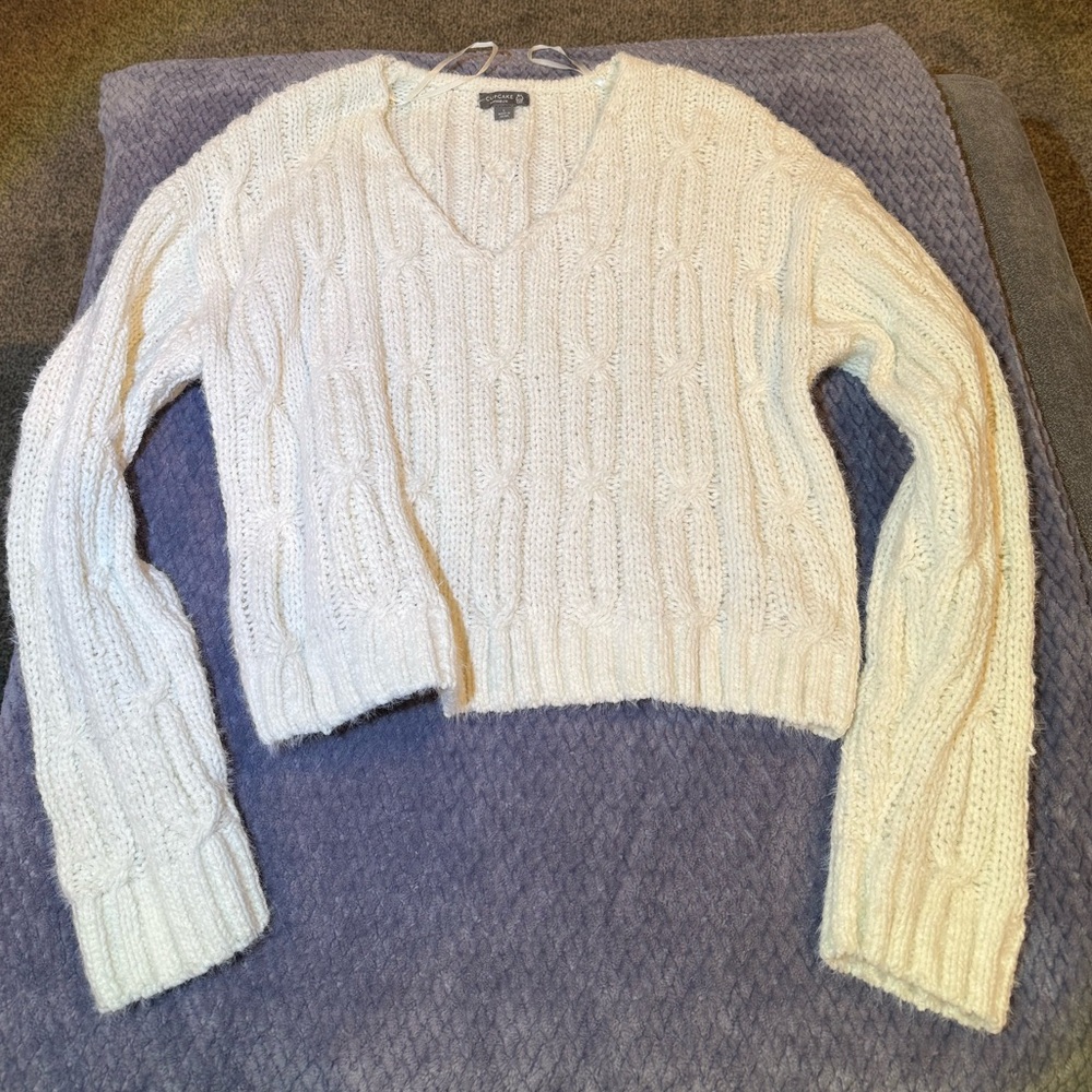 Cozy V-Neck Cable Knit Sweater in Cream